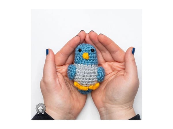 Free Amigurumi Crochet Pattern – Percy the Pigeon